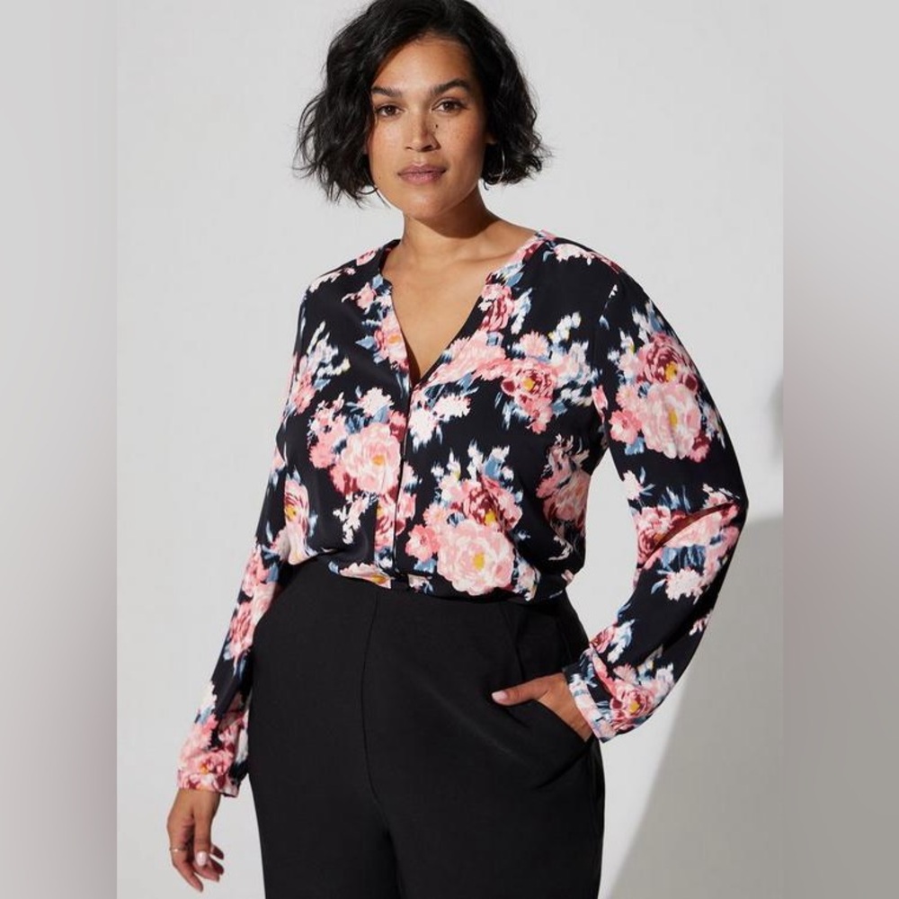 Plus Size  TORRID Studio Crepe De Chine
Button Front Long Sleeve Blouse Size 3Xl